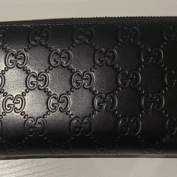 Gucci Black Key & Card Holder with Gold Zipper - Picture 2 of 8